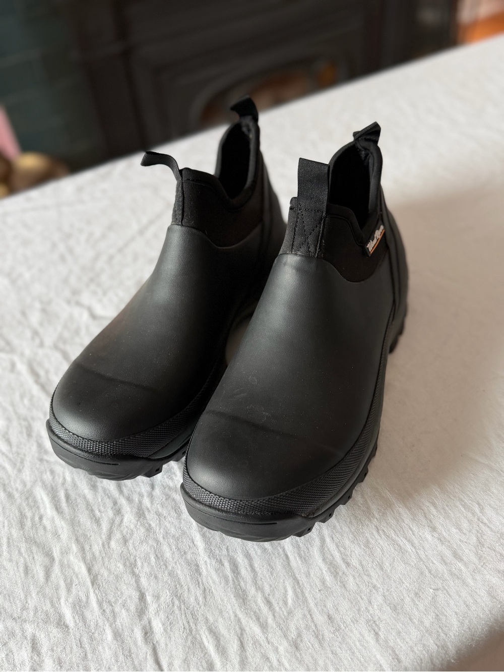 Men’s Wind River NWOT Waterproof Black Slip On Chelsea Boot Size 10